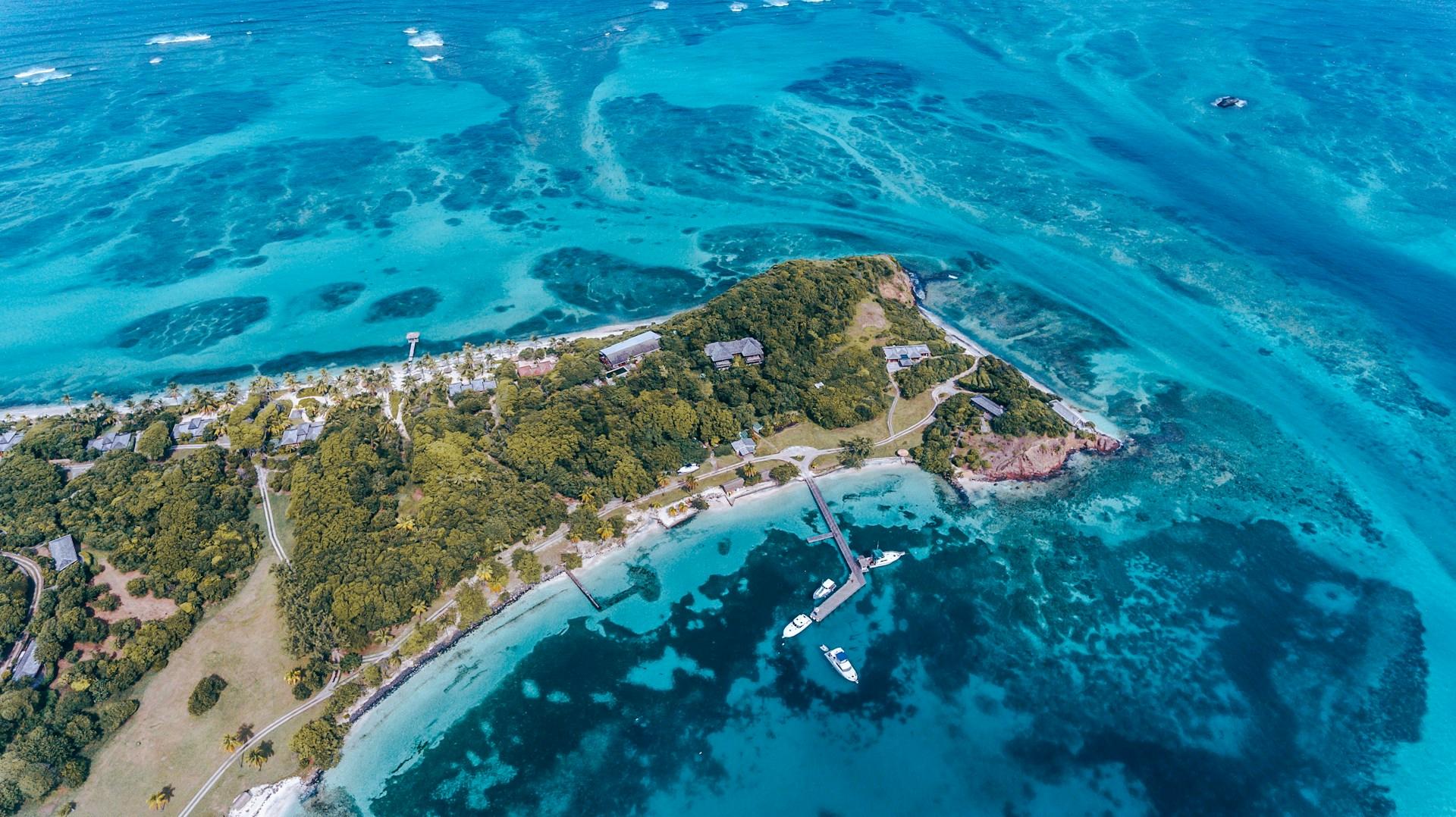 Driving in Saint Vincent e Grenadine